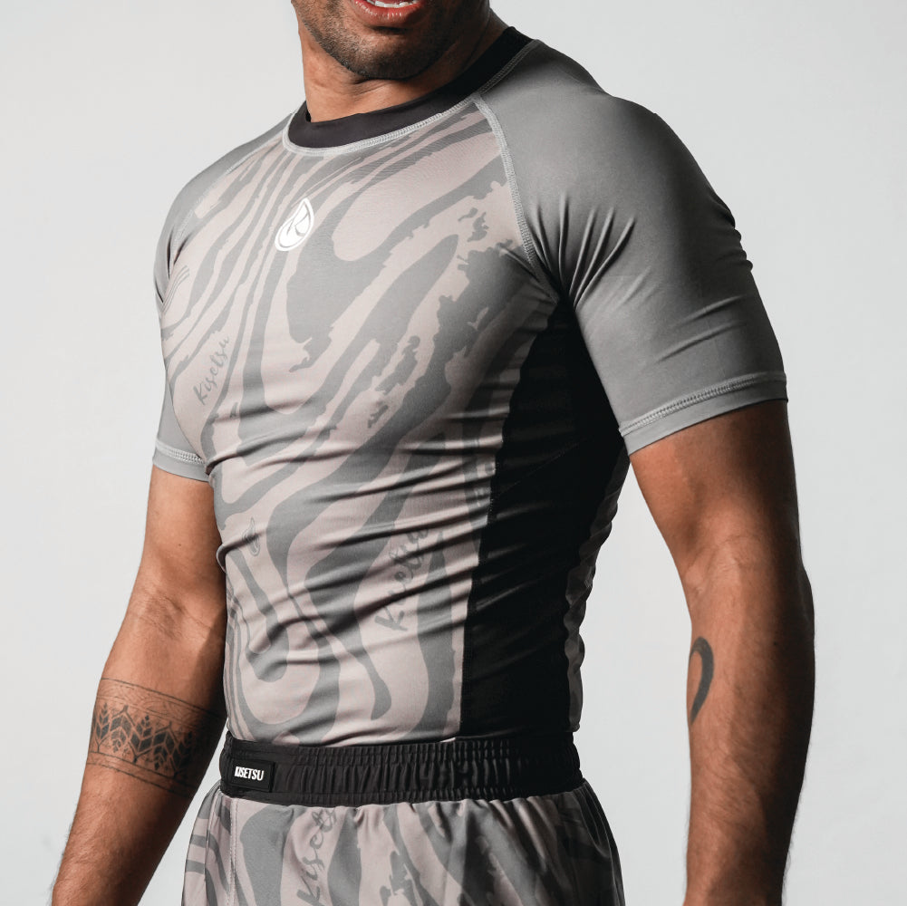26/27 RASHGUARD • GUNMETAL GREY