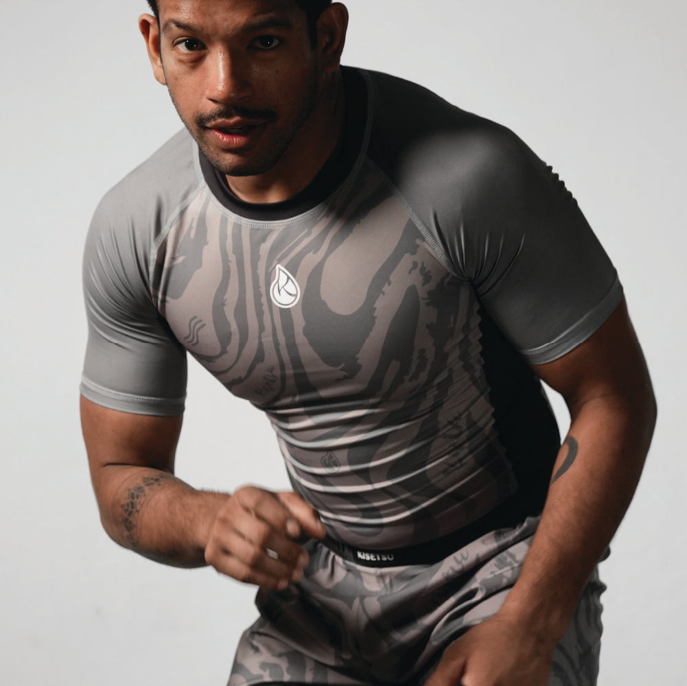 26/27 RASHGUARD • GUNMETAL GREY