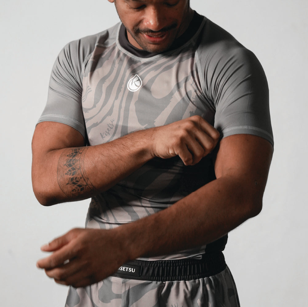 26/27 RASHGUARD • GUNMETAL GREY