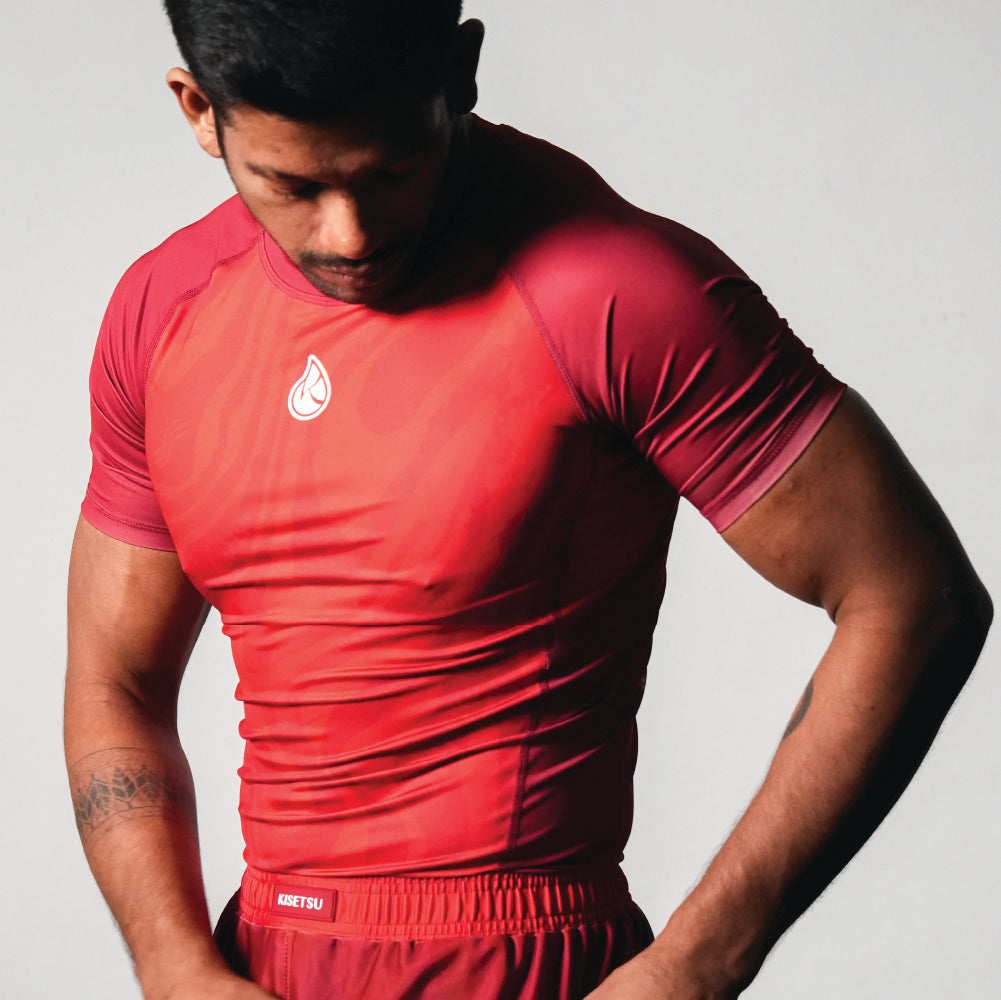 26/27 RASHGUARD • CRIMSON NOIR
