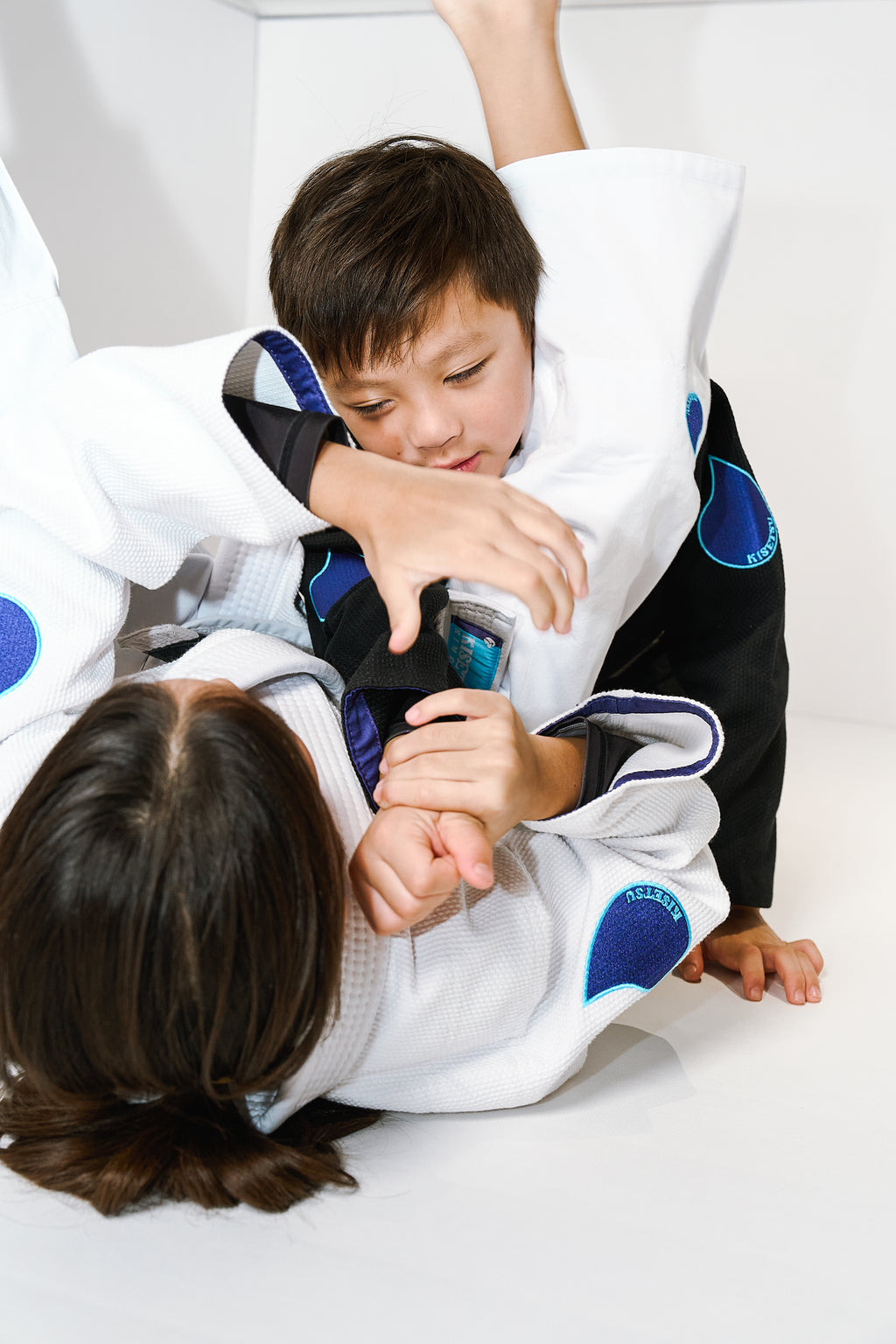 KIDS’ • ESSENTIALS KIMONO (BLUEBERRY)