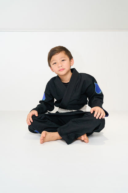 KIDS’ • ESSENTIALS KIMONO (BLUEBERRY)
